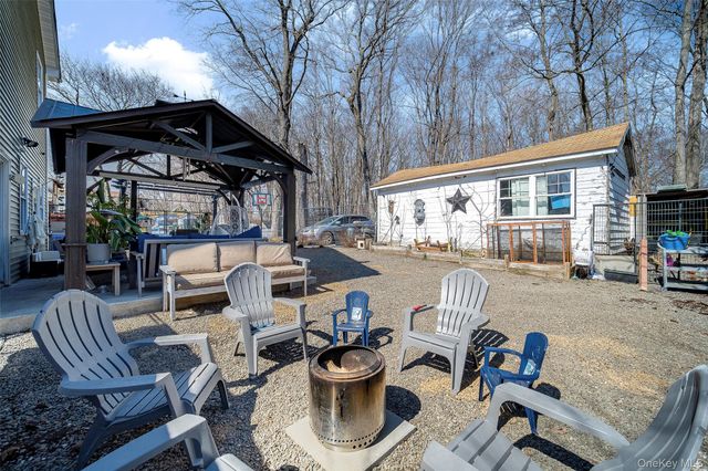 11 Grove Street, Highland, NY 12528