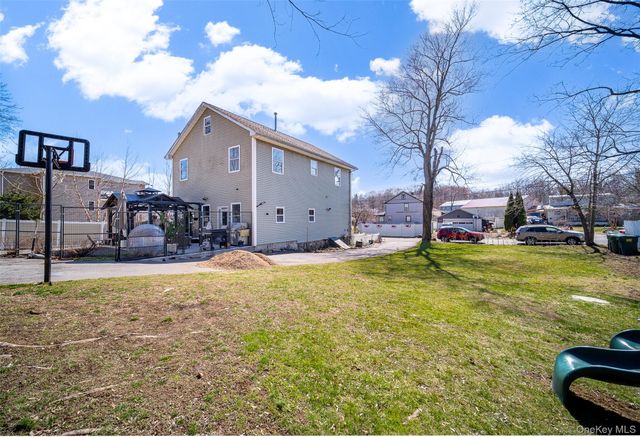 11 Grove Street, Highland, NY 12528