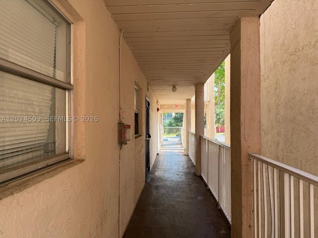 2800 NW 56th Ave E206, Lauderhill, FL 33313