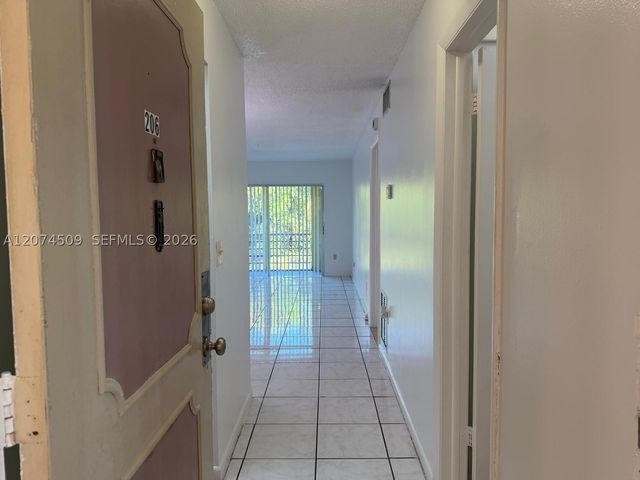 2800 NW 56th Ave E206, Lauderhill, FL 33313