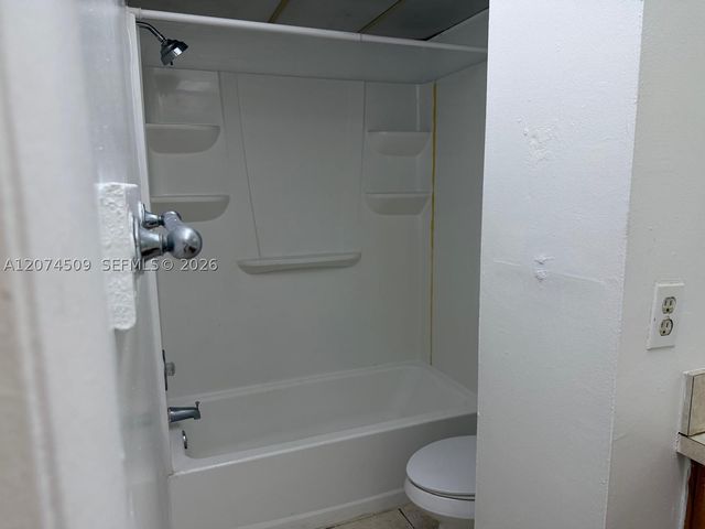 2800 NW 56th Ave E206, Lauderhill, FL 33313
