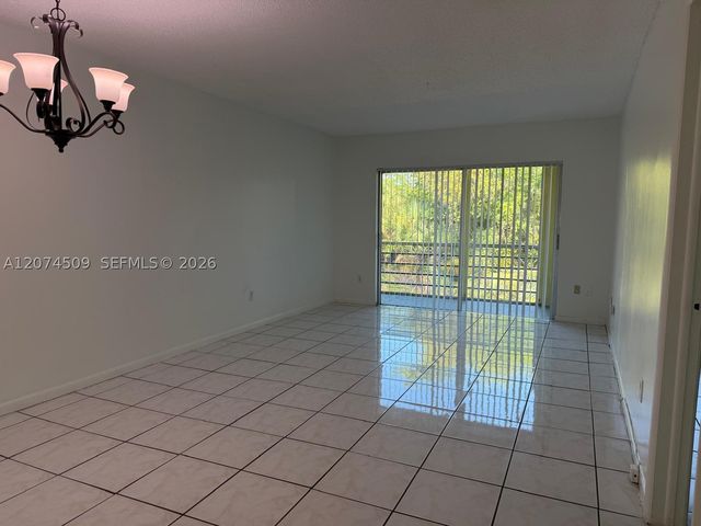 2800 NW 56th Ave E206, Lauderhill, FL 33313