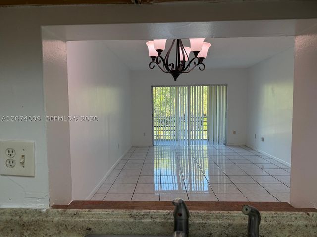 2800 NW 56th Ave E206, Lauderhill, FL 33313