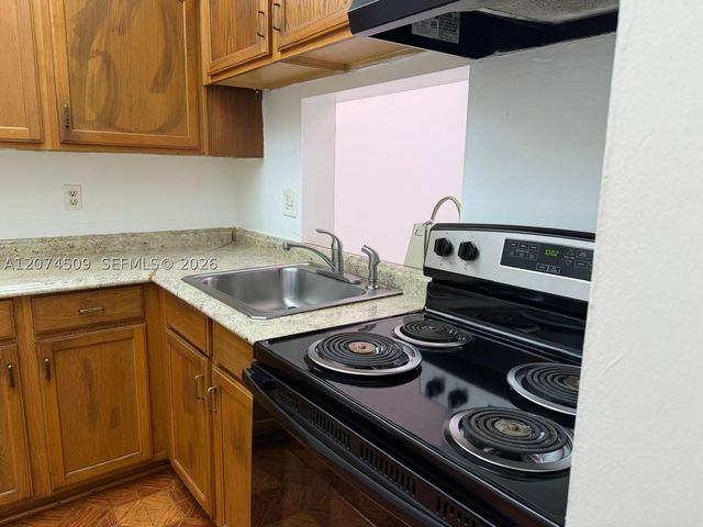 2800 NW 56th Ave E206, Lauderhill, FL 33313