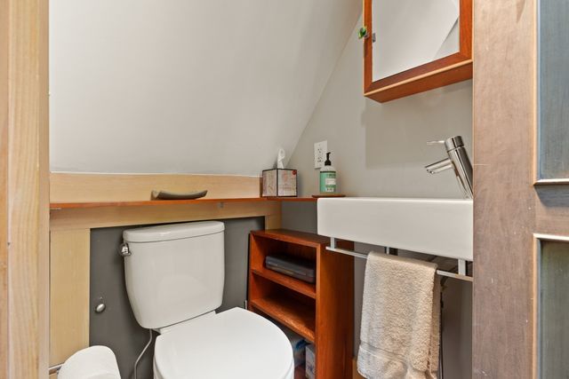 32 Hawthorn St 1, Cambridge, MA 02138