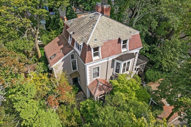 32 Hawthorn St 1, Cambridge, MA 02138