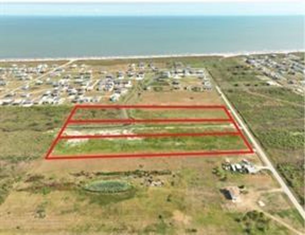 916 4th Avenue, Port Bolivar, TX 77650