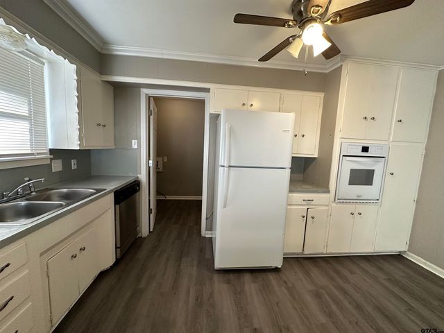 2917 Fleetwood Dr, Tyler, TX 75701