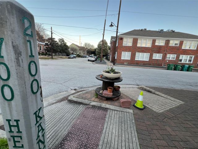 2021 Kane Street 8, Houston, TX 77007