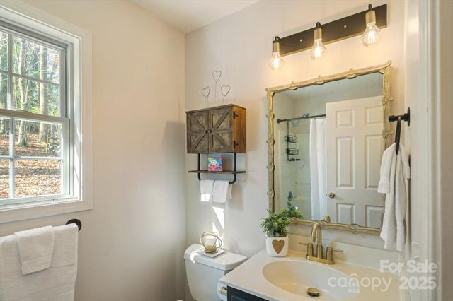 182 White Stone Lane, Hendersonville, NC 28791