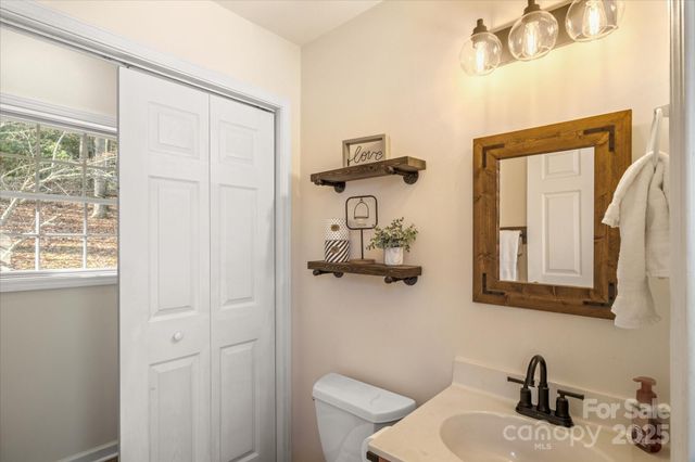 182 White Stone Lane, Hendersonville, NC 28791