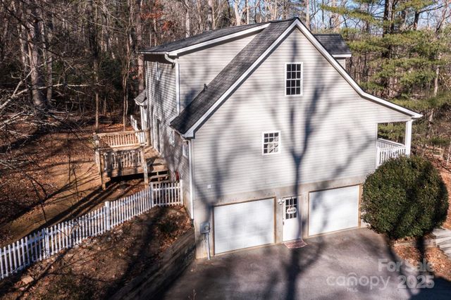 182 White Stone Lane, Hendersonville, NC 28791