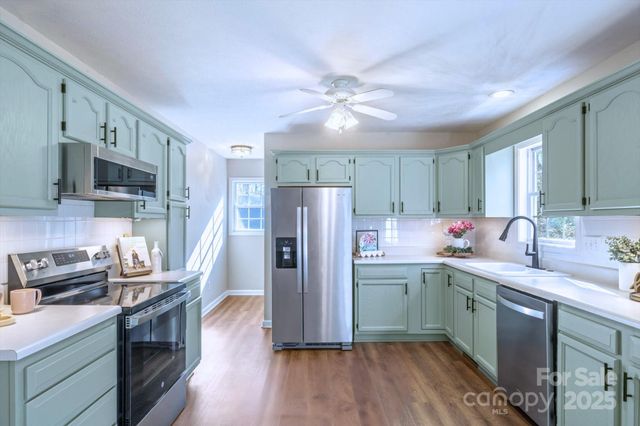 182 White Stone Lane, Hendersonville, NC 28791