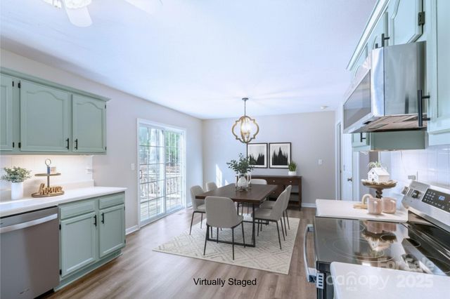 182 White Stone Lane, Hendersonville, NC 28791