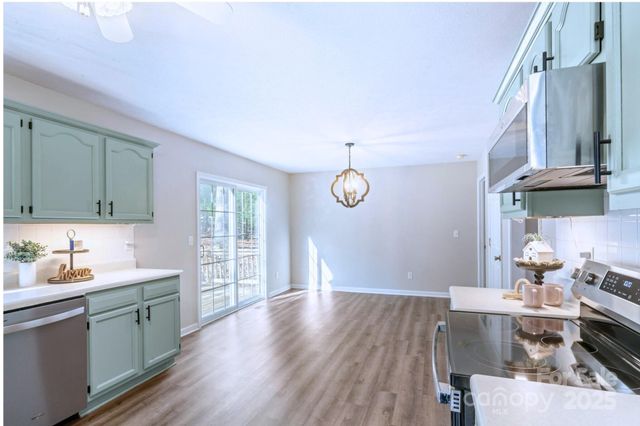 182 White Stone Lane, Hendersonville, NC 28791