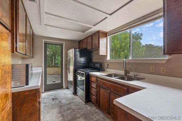 3212 N Mountain View Dr, San Diego, CA 92116