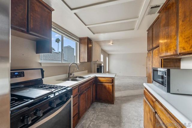 3212 N Mountain View Dr, San Diego, CA 92116