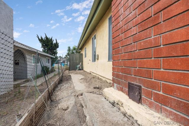 3212 N Mountain View Dr, San Diego, CA 92116