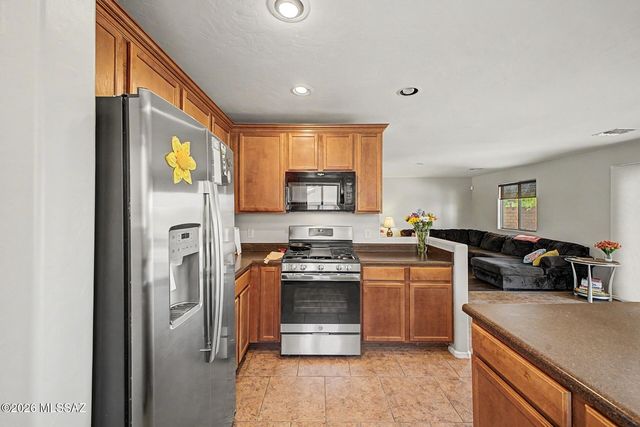 736 S Porter Routh Place, Vail, AZ 85641