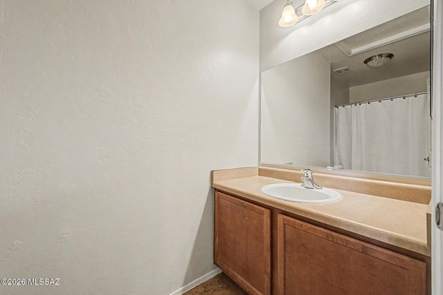 736 S Porter Routh Place, Vail, AZ 85641