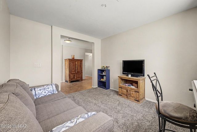 736 S Porter Routh Place, Vail, AZ 85641