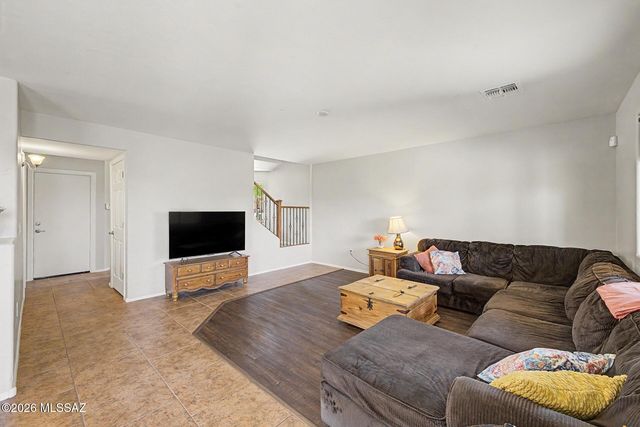 736 S Porter Routh Place, Vail, AZ 85641