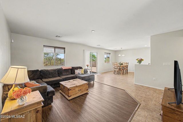 736 S Porter Routh Place, Vail, AZ 85641