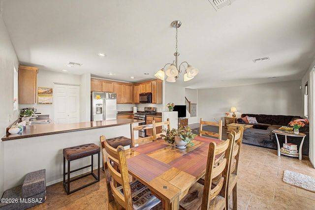 736 S Porter Routh Place, Vail, AZ 85641