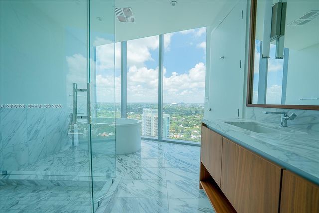 175 SE 25th Rd 2704, Miami, FL 33129