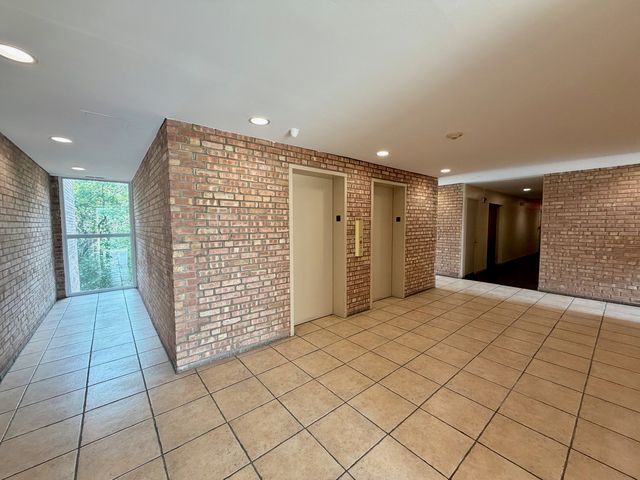 5950 Oakwood Drive 3M, Lisle, IL 60532