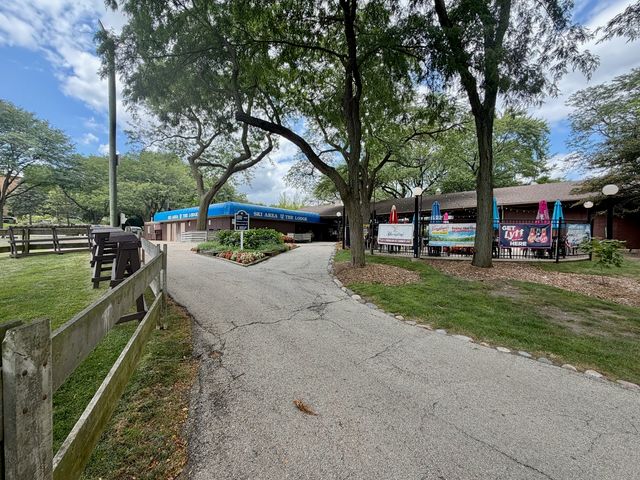 5950 Oakwood Drive 3M, Lisle, IL 60532