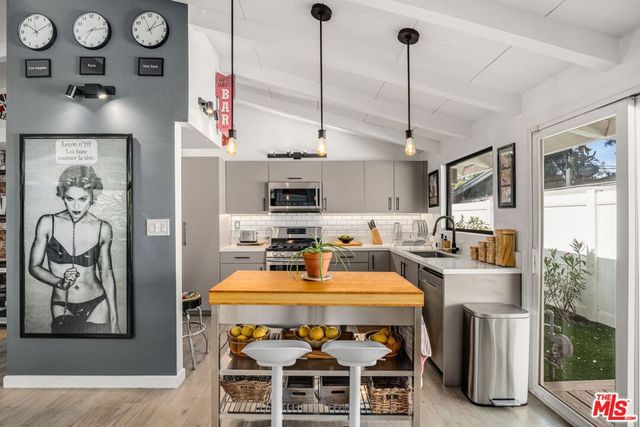 19805 Hamlin Street, Woodland Hills, CA 91367