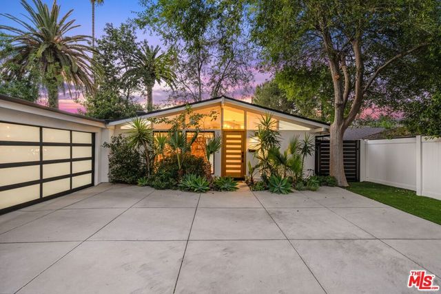 19805 Hamlin Street, Woodland Hills, CA 91367