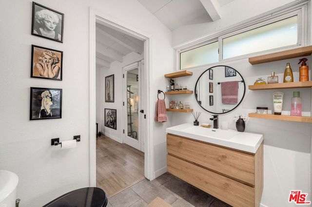 19805 Hamlin Street, Woodland Hills, CA 91367