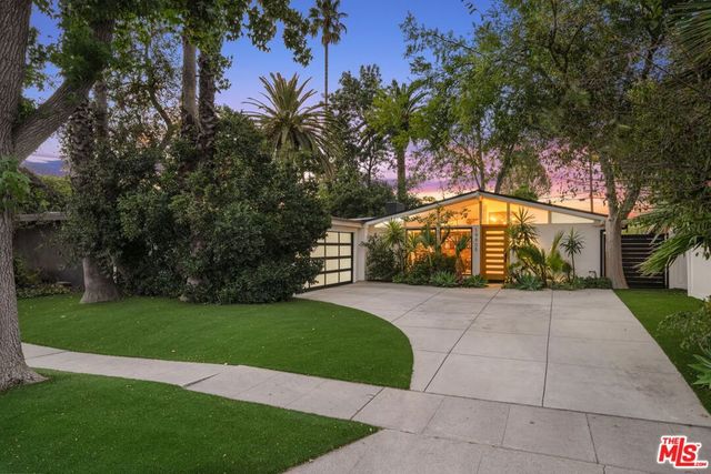 19805 Hamlin Street, Woodland Hills, CA 91367