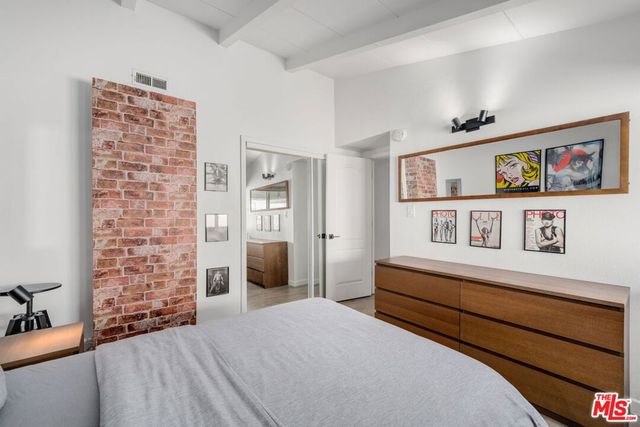 19805 Hamlin Street, Woodland Hills, CA 91367