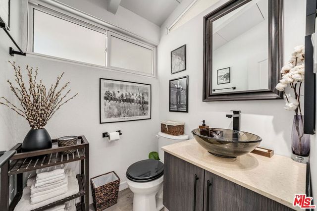 19805 Hamlin Street, Woodland Hills, CA 91367