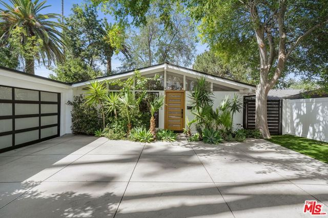 19805 Hamlin Street, Woodland Hills, CA 91367