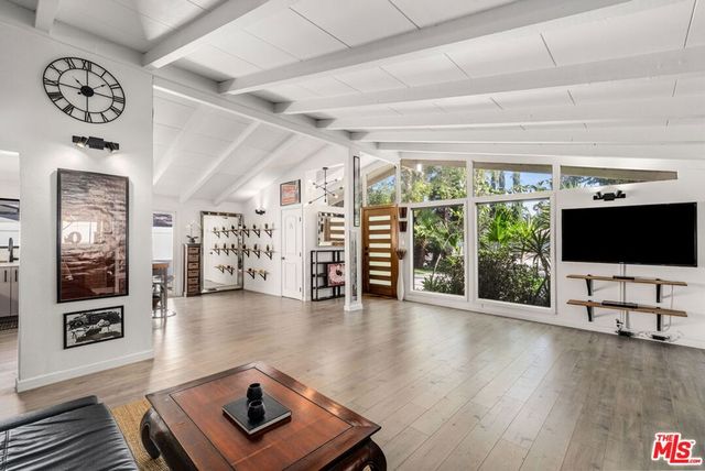 19805 Hamlin Street, Woodland Hills, CA 91367