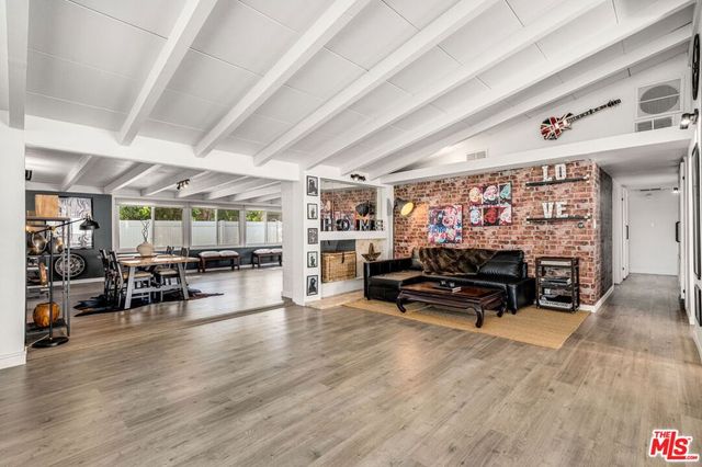 19805 Hamlin Street, Woodland Hills, CA 91367