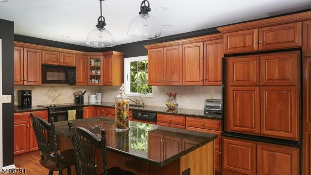 25 Angus Ln, Warren Twp., NJ 07059