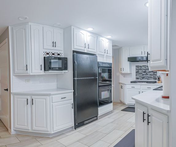 227 N Butterfield Road, Libertyville, IL 60048