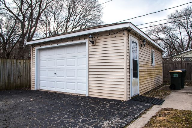 227 N Butterfield Road, Libertyville, IL 60048