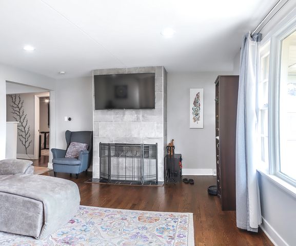 227 N Butterfield Road, Libertyville, IL 60048