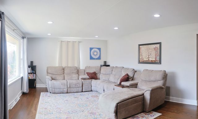 227 N Butterfield Road, Libertyville, IL 60048