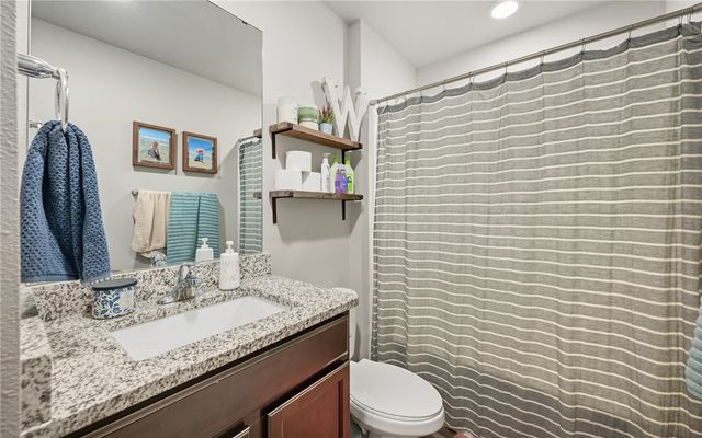 124 Donegal St, Sinton, TX 78387