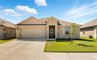 124 Donegal St, Sinton, TX 78387