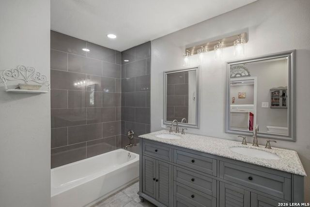 156 Deep Woods Dr, Seguin, TX 78155