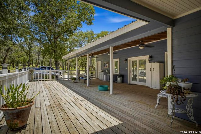 156 Deep Woods Dr, Seguin, TX 78155