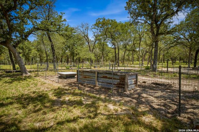 156 Deep Woods Dr, Seguin, TX 78155